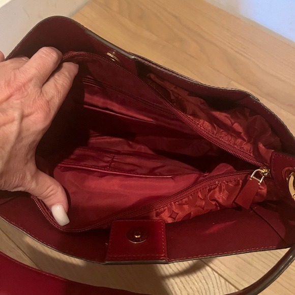 Micheal Kors Smooth Leather Gloria Bag - Picture 2 of 15